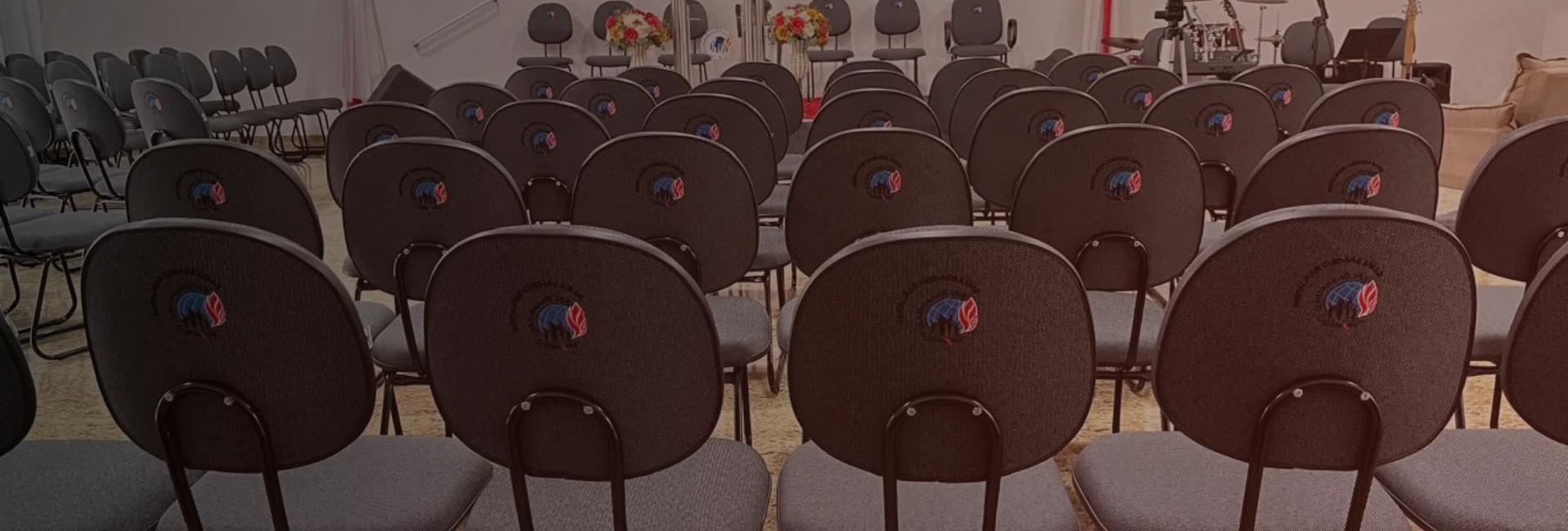 Mais que poltronas: conforto, segurana e design para o espao de devoo - 